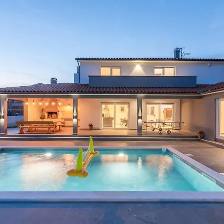 Сasa de vacaciones Casa Mara Mit Beheiztem Pool By Interhome *