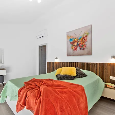 Сasa de vacaciones Casa Mara Mit Beheiztem Pool By Interhome Štokovci