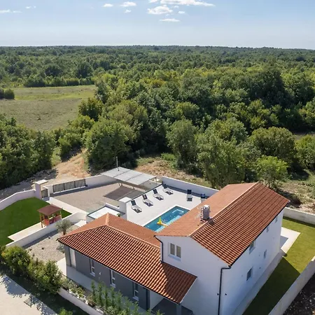 Сasa de vacaciones Casa Mara Mit Beheiztem Pool By Interhome *