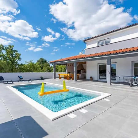 Сasa de vacaciones Casa Mara Mit Beheiztem Pool By Interhome
