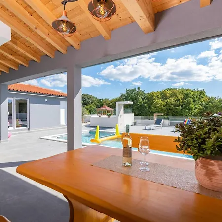 Casa Mara Mit Beheiztem Pool By Interhome *