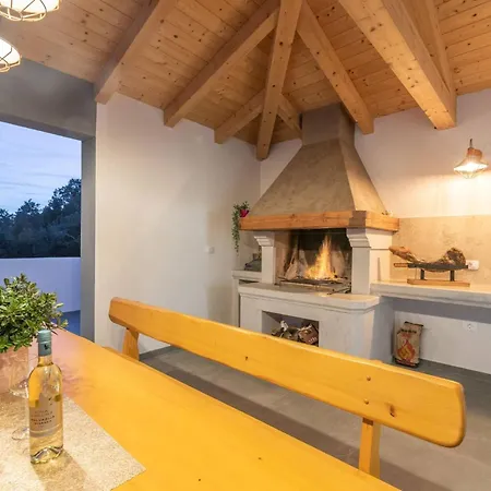 Casa Mara Mit Beheiztem Pool By Interhome Feriehus
